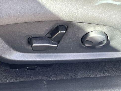 Used 2025 Jeep Compass Limited image 23