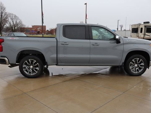 Used 2024 Chevrolet Silverado 1500 LT image 4
