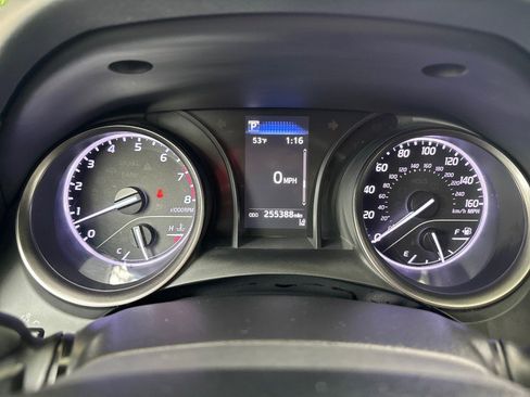 Used 2022 Toyota Camry SE FWD image 18