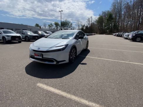 Used 2026 Toyota Prius Plug-In Hybrid FWD image 5