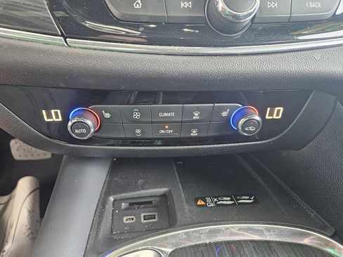 Used 2023 Buick Enclave Essence FWD image 16