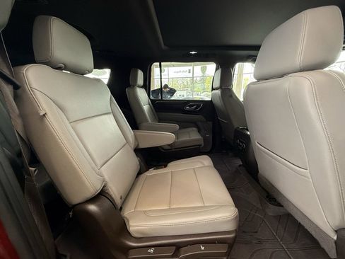 Used 2022 Chevrolet Suburban Z71 w/ Luxury Package AWD/4WD image 26