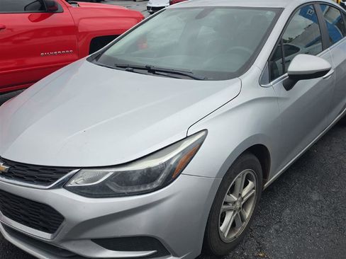 Used 2017 Chevrolet Cruze LT FWD image 7