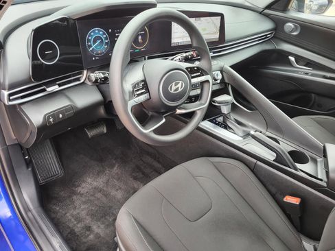Certified 2024 Hyundai Elantra SEL image 17