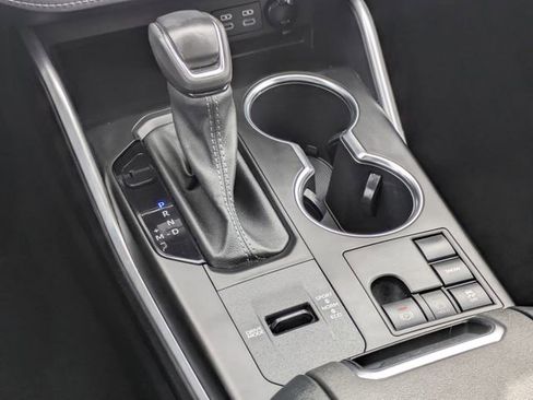 Used 2023 Toyota Highlander XLE image 14