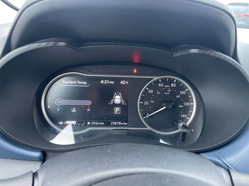 Used 2025 Nissan Versa SV image 40