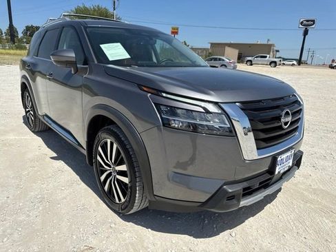 Used 2023 Nissan Pathfinder Platinum w/ Cargo Package FWD image 8