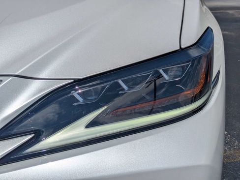 Used 2019 Lexus ES 350 w/ Accessory Package 2 FWD image 29