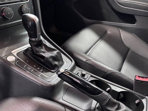 Used 2019 Volkswagen Golf SE w/ Driver Assistance Package image 14