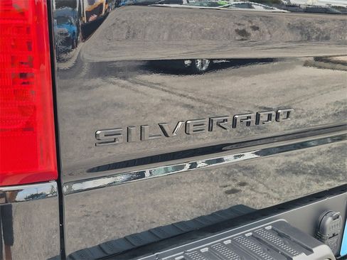 Used 2025 Chevrolet Silverado 1500 Custom Trail Boss w/ Dark Appearance Package image 12