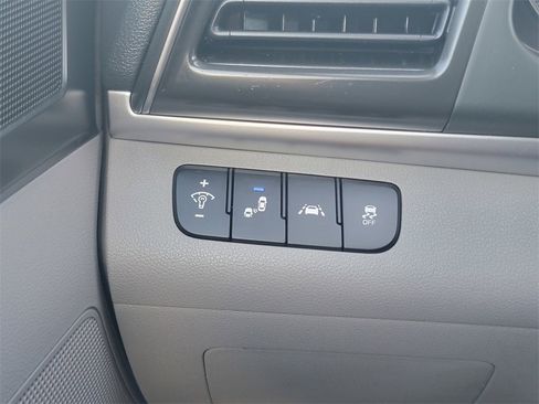 Used 2020 Hyundai Elantra SEL image 29
