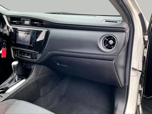 Used 2018 Toyota Corolla LE FWD image 17