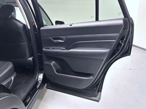 Used 2025 Toyota Grand Highlander AWD image 17
