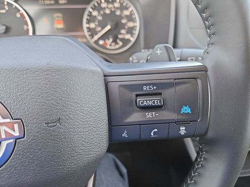 Used 2025 Nissan Rogue SV image 16