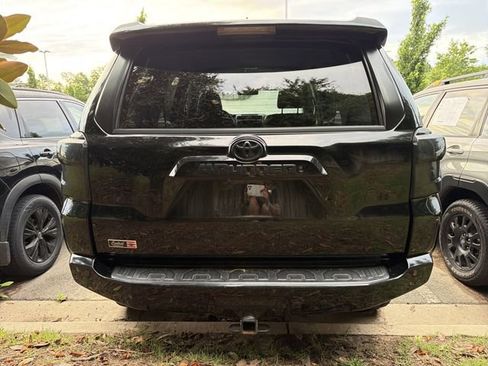 Used 2018 Toyota 4Runner SR5 AWD/4WD image 5