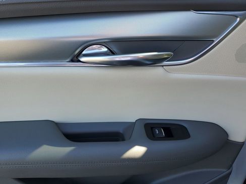 Used 2019 Cadillac XT5 Luxury image 16