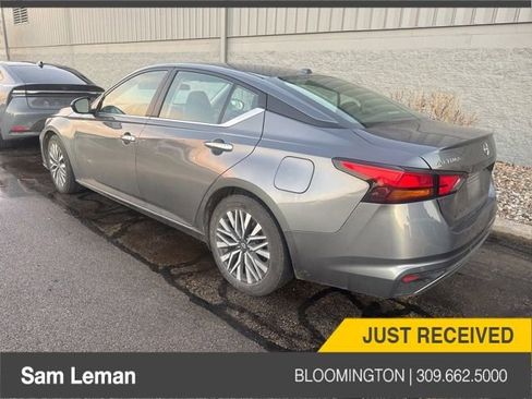 Used 2024 Nissan Altima 2.5 SV image 4