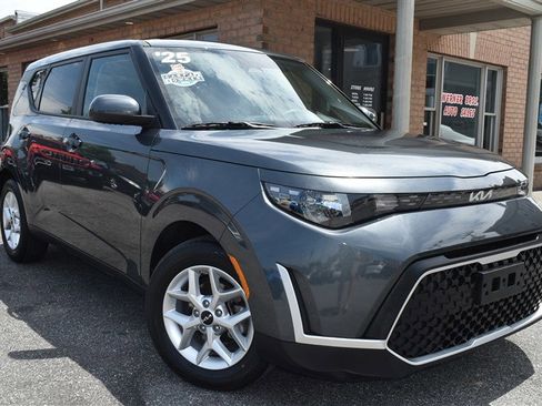Used 2025 Kia Soul LX w/ LX Technology Package FWD image 1
