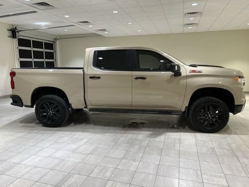 Used 2022 Chevrolet Silverado 1500 LT Trail Boss w/ LT Trail Boss Premium Package AWD/4WD image 6
