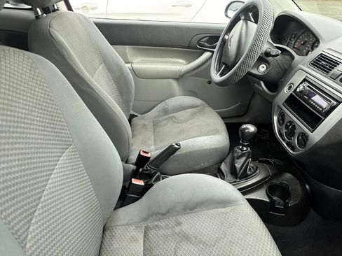 Used 2005 Ford Focus ZX3 Hatchback FWD image 11