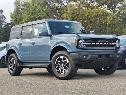 New 2025 Ford Bronco Outer Banks image 2