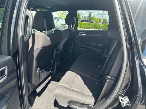 Used 2022 Jeep Grand Cherokee Laredo E RWD image 11