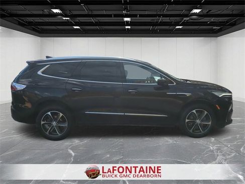Used 2022 Buick Enclave Essence w/ Sport Touring Edition image 9