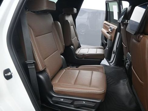 Used 2023 Chevrolet Tahoe High Country w/ Advanced Technology Package AWD/4WD image 18