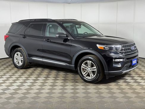 Used 2023 Ford Explorer XLT w/ Equipment Group 202A AWD/4WD image 46