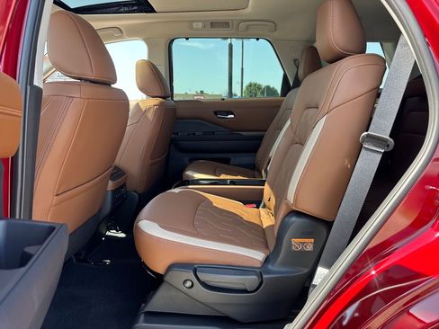 New 2026 Nissan Pathfinder Platinum AWD/4WD image 12