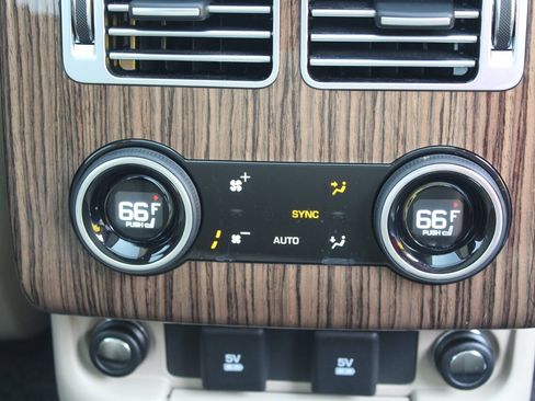 Used 2019 Land Rover Range Rover HSE image 9