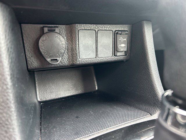Used 2017 Toyota Corolla LE w/ Carpet Mat Package (TMS) FWD image 26