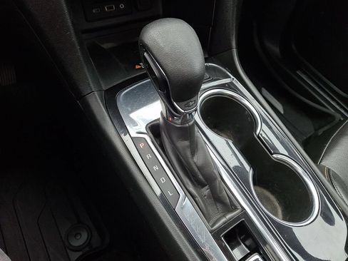 Used 2023 Chevrolet Equinox Premier FWD image 18