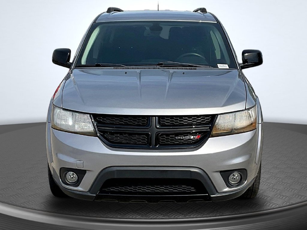 Used 2019 Dodge Journey SE w/ Blacktop Package FWD image 2
