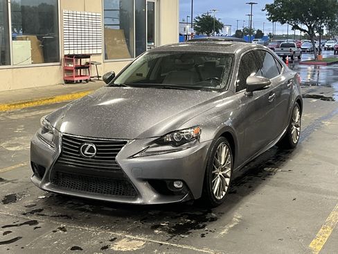 Used 2016 Lexus IS 200t w/ Premium Package RWD image 5