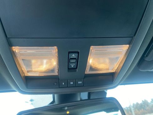 Used 2015 Dodge Challenger R/T Plus image 37