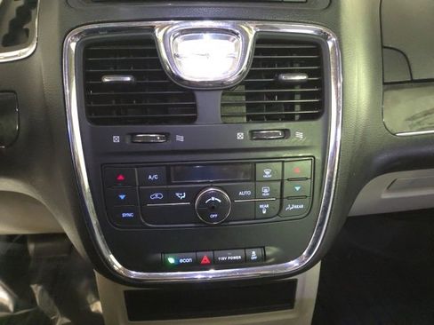 Used 2015 Chrysler Town & Country Touring image 41