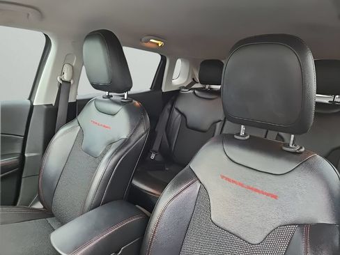 Used 2019 Jeep Compass Trailhawk w/ Popular Equipment Group AWD/4WD image 10