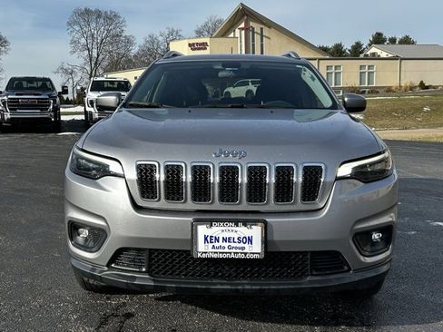 Used 2019 Jeep Cherokee Latitude w/ Cold Weather Group image 2
