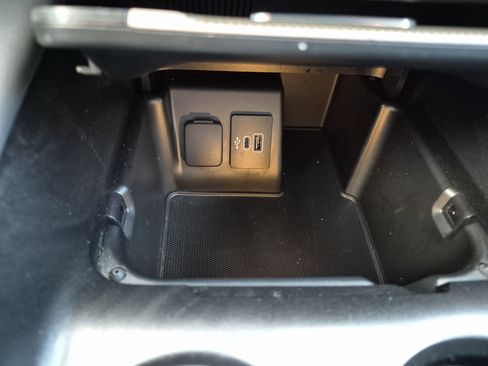 Used 2025 Ford Explorer Active w/ Active Comfort Package image 31