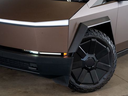 Used 2024 Tesla Cybertruck AWD Crew Cab image 3