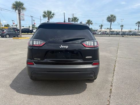 Used 2019 Jeep Cherokee Latitude w/ Popular Appearance Group FWD image 6