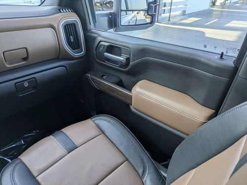 Used 2021 Chevrolet Silverado 2500 High Country AWD/4WD image 17
