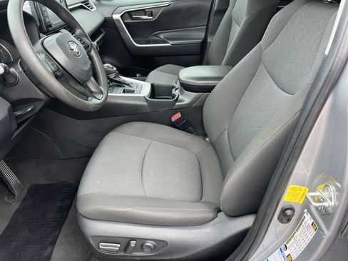 Used 2022 Toyota RAV4 XLE image 5