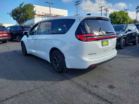 New 2023 Chrysler Pacifica Touring-L w/ S Appearance Package image 3
