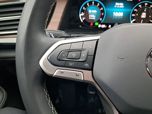 Used 2024 Volkswagen Atlas SE image 31