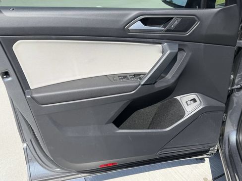 Used 2019 Volkswagen Tiguan SEL FWD image 9