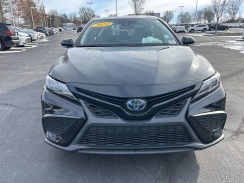Used 2022 Toyota Camry SE image 2