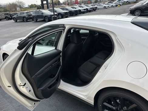 New 2026 MAZDA MAZDA3 Hatchback w/Premium Plus Pkg image 18