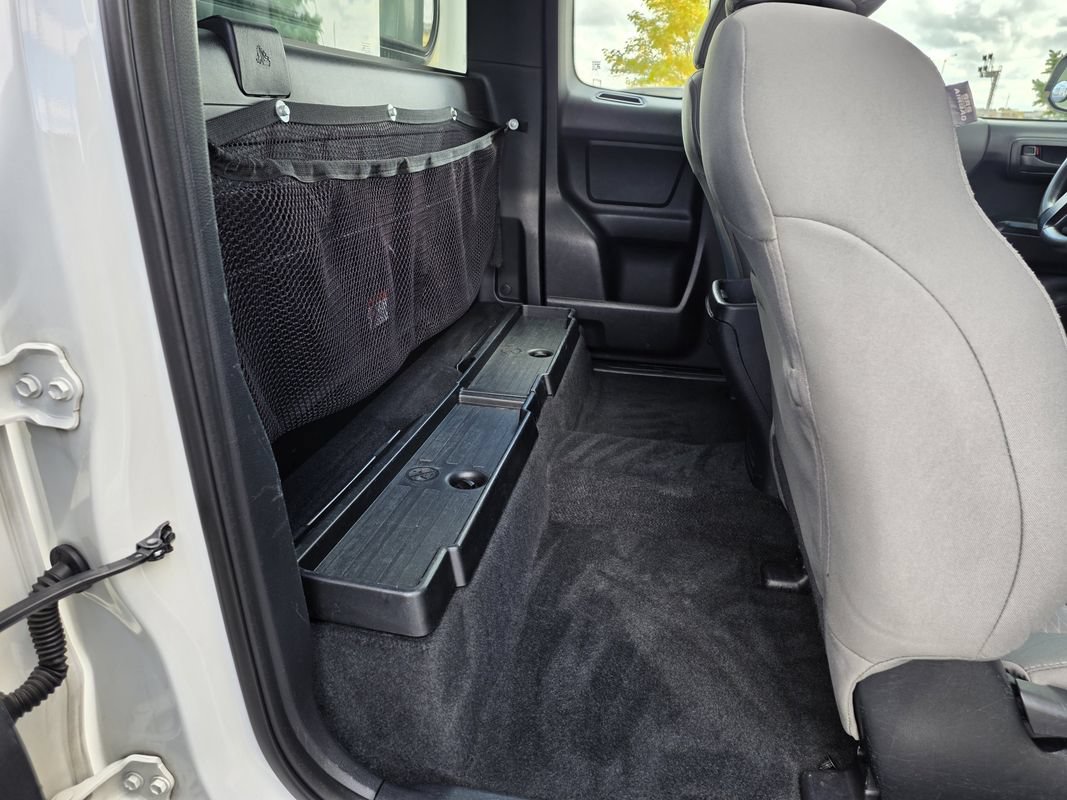 Used 2017 Toyota Tacoma SR RWD image 19